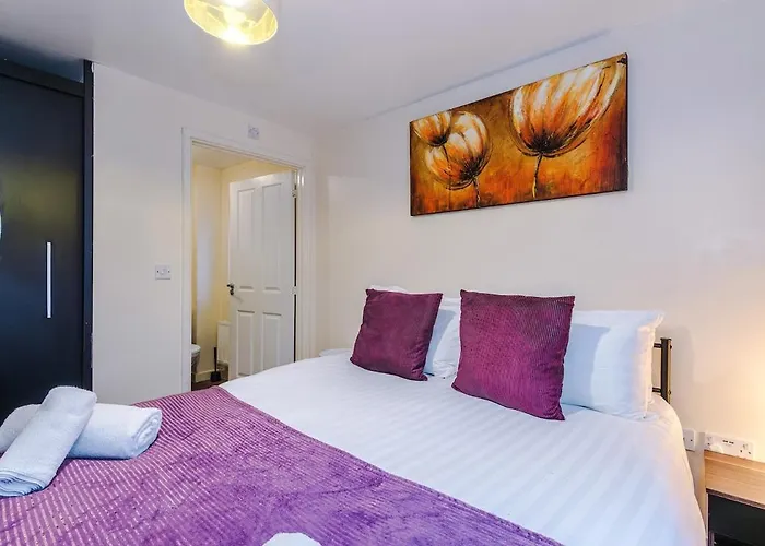 3-Bed Gem By Parydise Properties - Spacious & Elegant Near City Centre & Etihad- Perfect For Business Or Leisure *