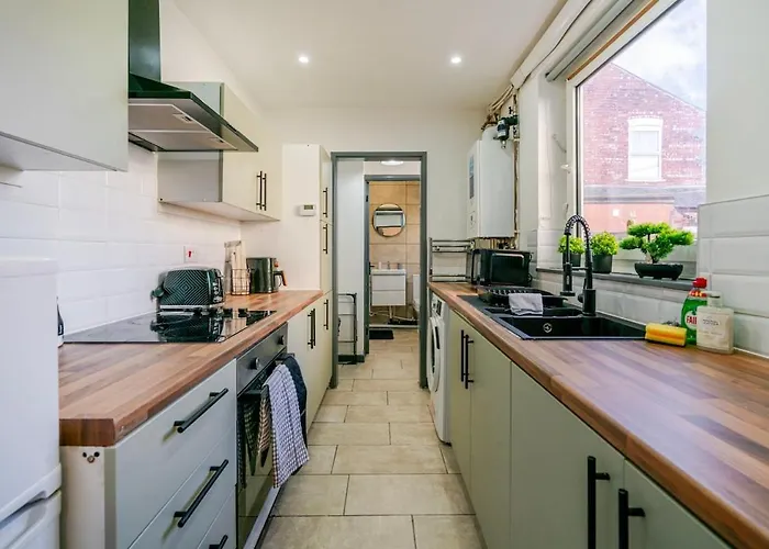 Tallis House, Near Centre, Sleeps 8 By Nmb *