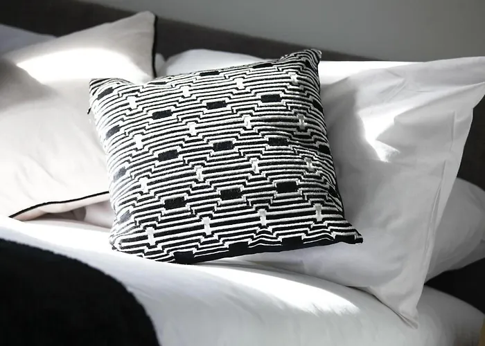 The Mount - Spacious - Local Attractions- Parking Apartament Manchester