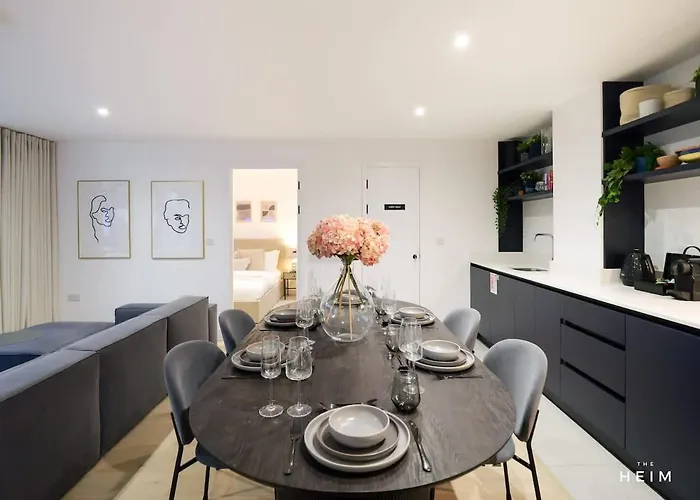 Juniper At The Heim * Manchester