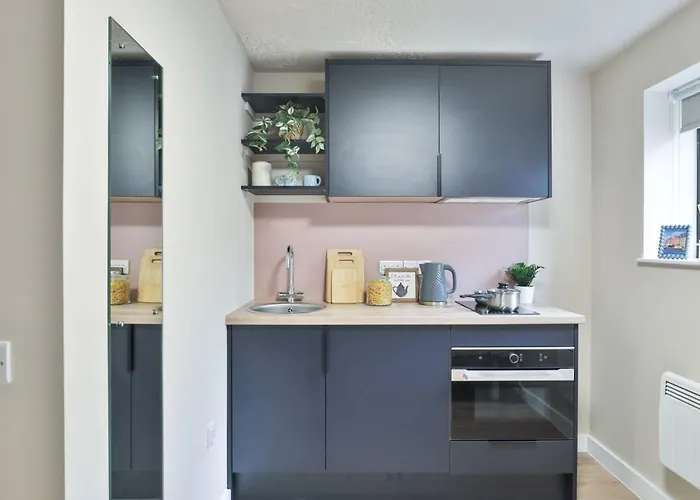 For Students Only - Ladybarn House In Apartment *