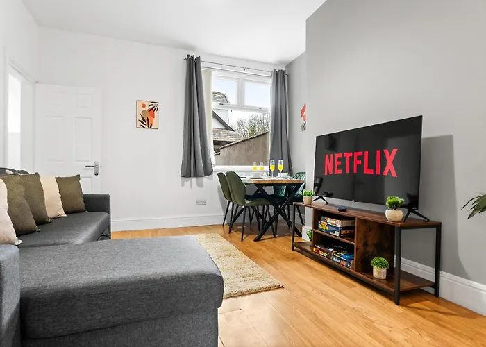 Lejlighed Comfortable 4 Bed - Free Parking & Fast Wifi