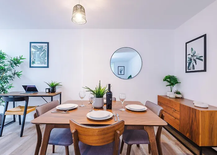 Trafford Loft Modern In Apartment *