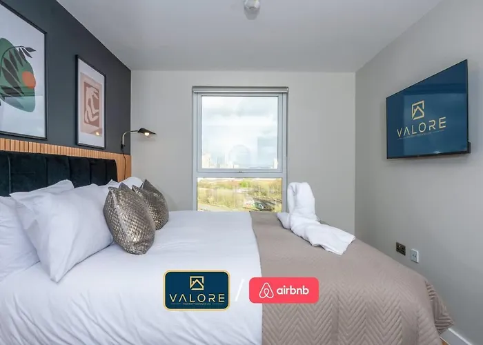 Luxury Waterfront 2br - Free Gym Access & Parking *