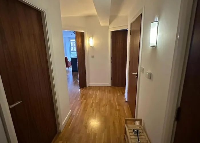 Royal Mills 2br By Torr Group Short Lets & Serviced With Free Wifi *