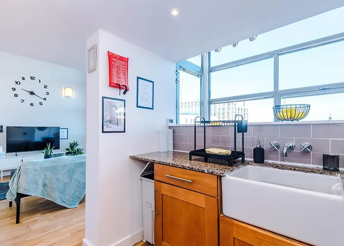 Apartman Modern 2br Flat For 4 Full Kitchen