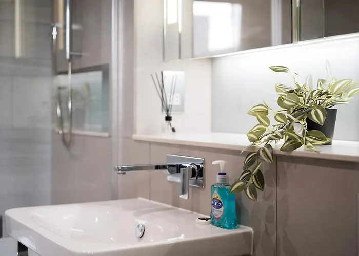 Stylish & Spacious 2 Bedroom 2 Bathroom