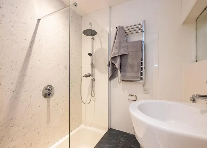 Stylish & Modern 3br - Garden, Parking & Ps5 Lägenhet *