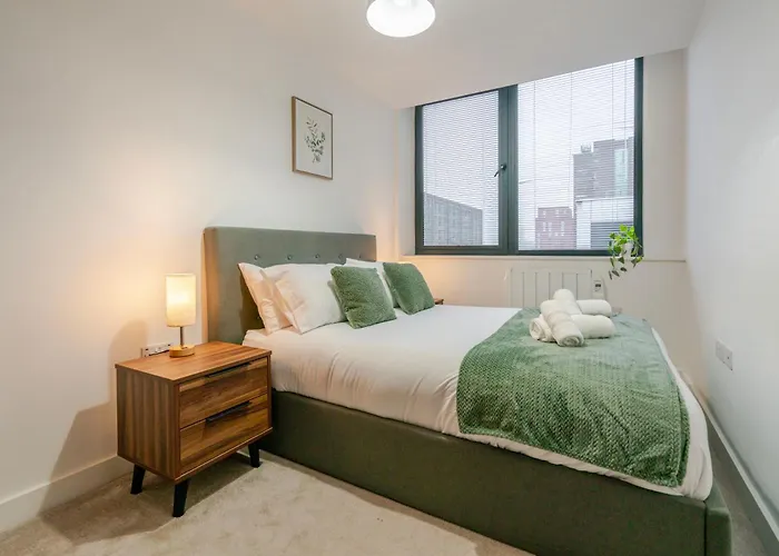 Modern 2-bed, 2-bath Near Old Trafford, Free Parking, Ideal For Contractors And Long * Mánchester