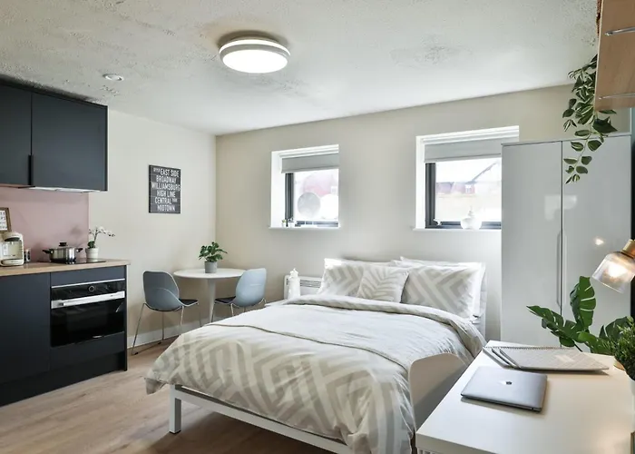 For Students Only - Ladybarn House In Manchester