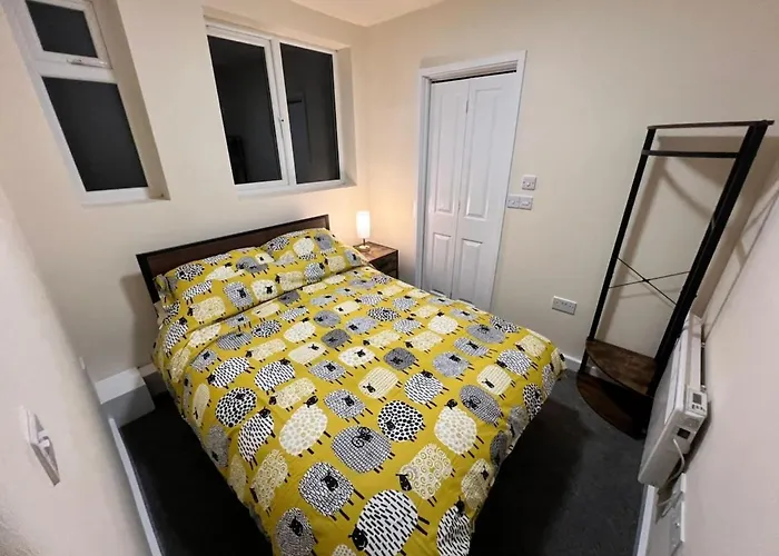 Cosy One-bedroom Ground Floor Flat In Eccles, *