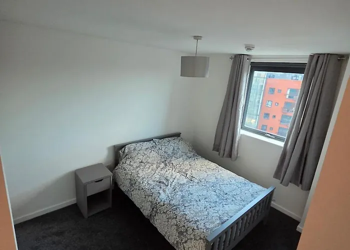 2 Bed 2 Bath Apartment,500 Meter's From Deansgate Close To Ao Arena