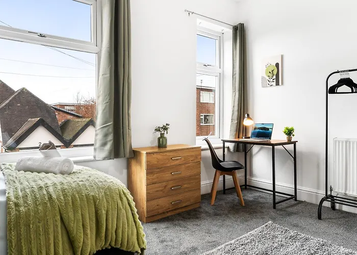 Comfortable 4 Bed - Free Parking & Fast Wifi Apartament Denton (Tameside)