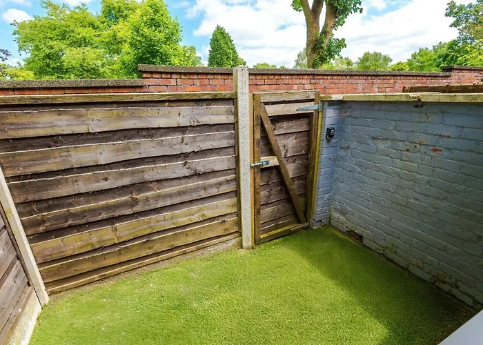 Apartment 2bdr Droylsden House In With Wparking Manchester