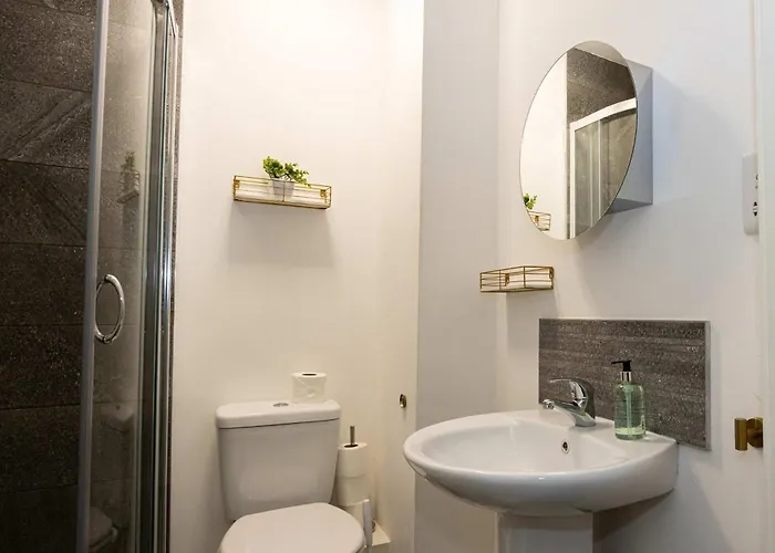 Spacious 2 Bed Near Media And Old Trafford