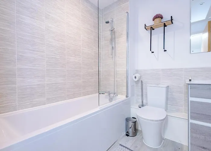 Central, 2 Bedroom, Penthouse Duplex