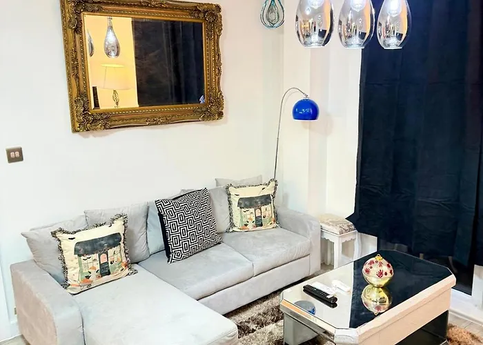 Mega12 Luxury Modern At Centre,2 Bath, 2 Toilets, 2 King Beds,-free Car Park Apartment