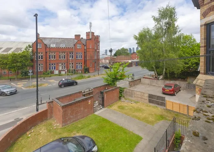 Charming 2-bed In M16 Manchester