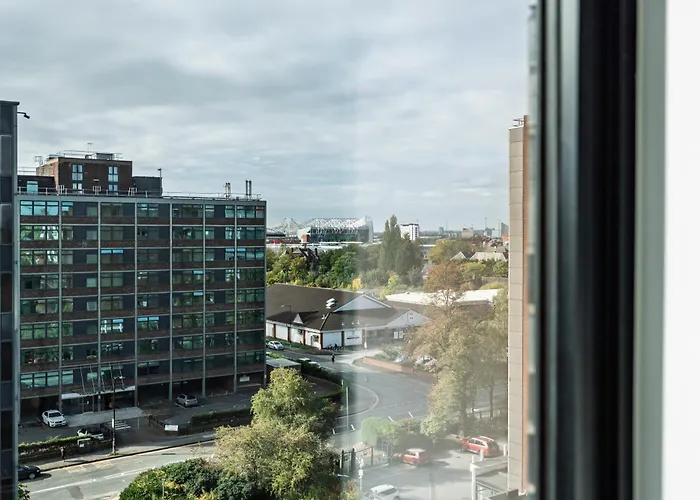 2 Bedroom - Old Trafford - Balcony - Free Parking