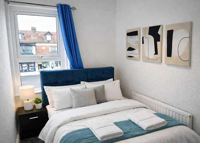 4bdr Contractor Hub - Sleeps 7 - Free On Street Parking Apartament