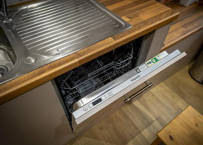 King Bed Flat In The Heart Of The - Pass The Keys