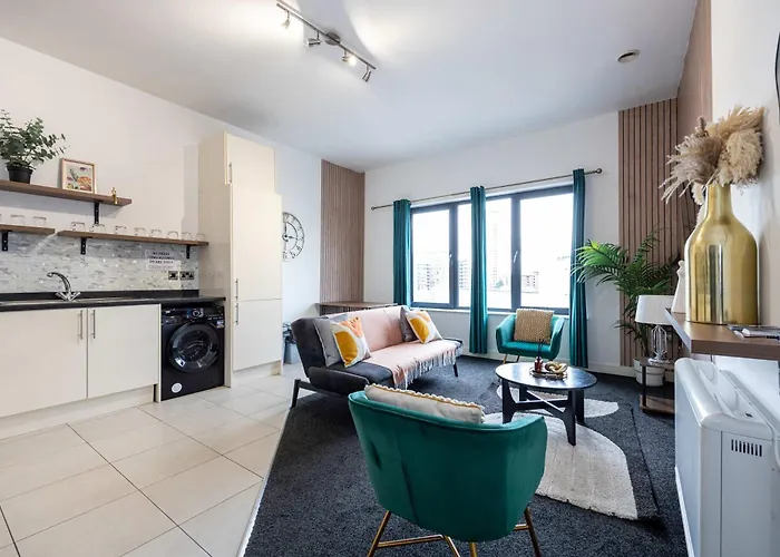 Spacious 2 Bed Near Media And Old Trafford * Manchester