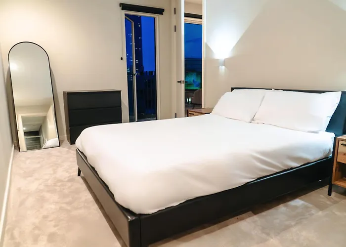 Apartament Stylish 2bed Balcony & View Centre *