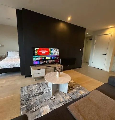 2bed With Balcony & Views Centre