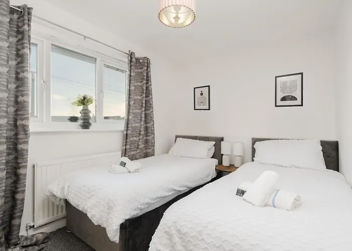 Daire Lavish And Comfy - Contractors & Long - Close To Piccadilly And Etihad - Fast Speed Wi-fi - Guests 7 *