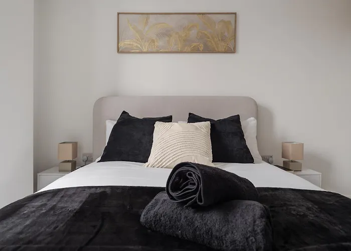 2 Bedroom - Old Trafford - Balcony - Free Parking شقة *