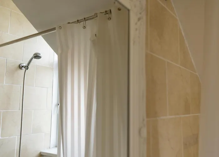 Free Parking, Large House For Contractors & Families, Sleeps 6, 15mins To Centre