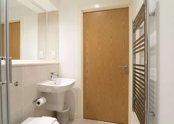 Bright 1 Bed In W Balcony 曼彻斯特