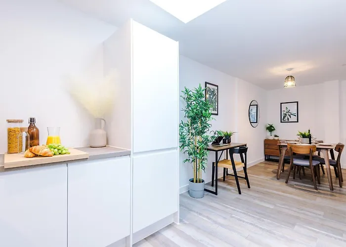 Trafford Loft Modern In Manchester