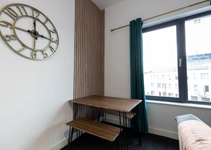 Spacious 2 Bed Near Media And Old Trafford