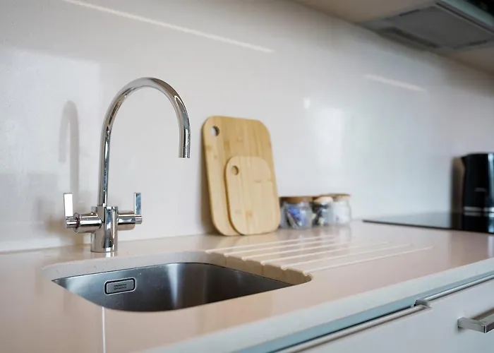 Апартаменты Stylish & Spacious 2 Bedroom 2 Bathroom *