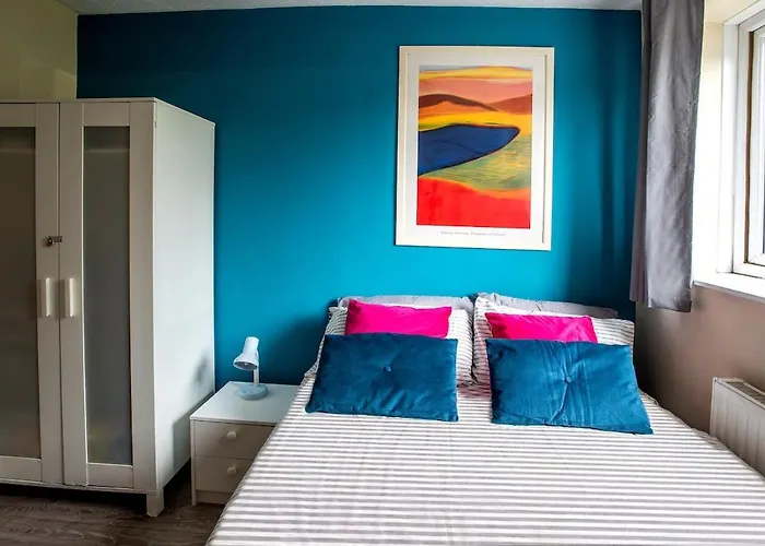 Stylish In Salford With Free Parking *