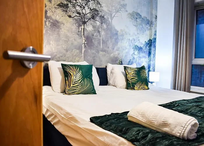 Pinecone - Centre Apartment *