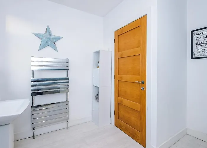 Luxury 2 Bed Close To Coop Etihad And Centre