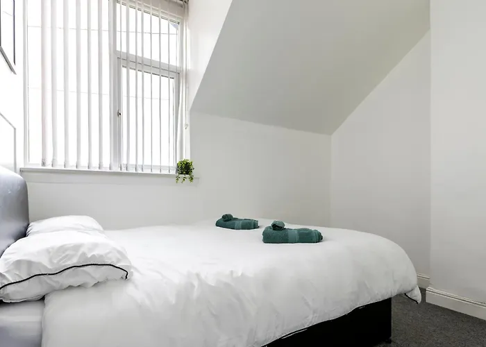 Free Parking, Large House For Contractors & Families, Sleeps 6, 15mins To Centre *