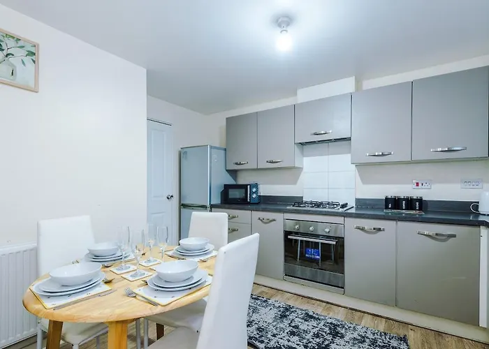 The Lawnswood - Stylish & Spacious Near Centre & Etihad - Ideal For Business Or Work - Presented By Parydise Apartment Manchester