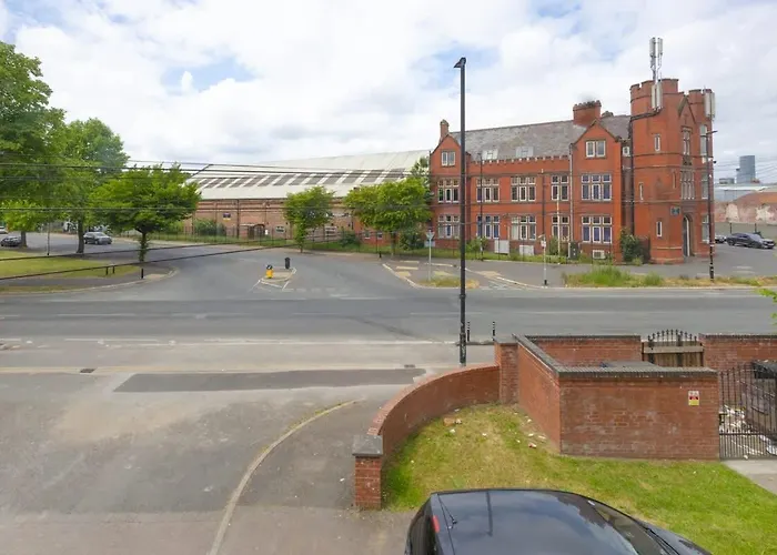 Charming 2-bed In M16