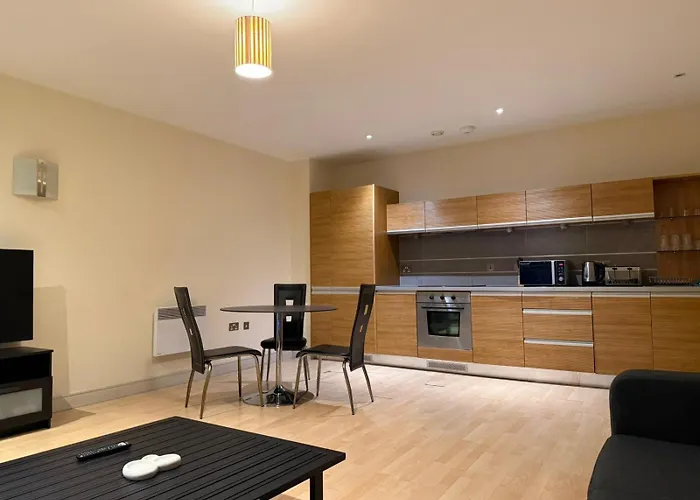 Spacious 2-bed In Centre Apartament *