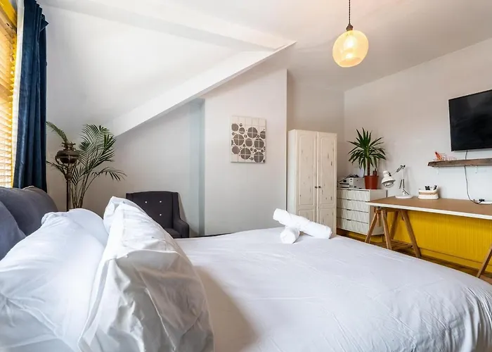 Vibrant 3 Bedroom Art Duplex Spacious&unique