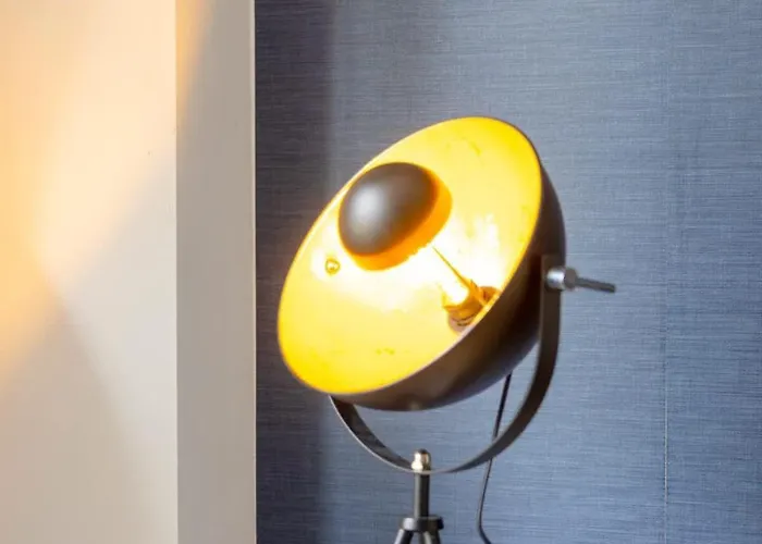 Charming 2-bed In M16 *