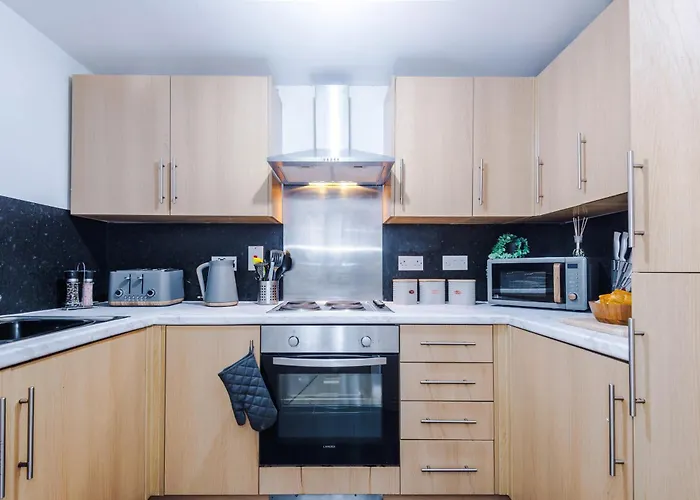 Salford Serenity Suite - Modern & Stylish 2-Br For 6 - Balcony Views & Parking By Parydise Properties Apartamento Mánchester