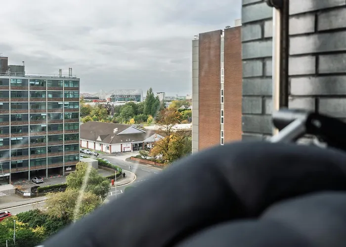 2 Bedroom - Old Trafford - Balcony - Free Parking *