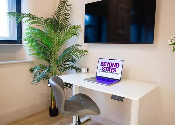 Spacious 3-bed Retreat - Modern & Super