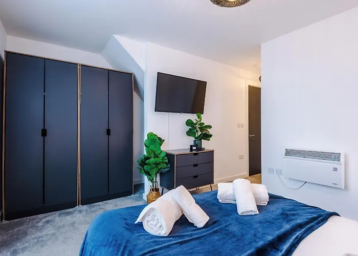 Trafford Loft Modern In