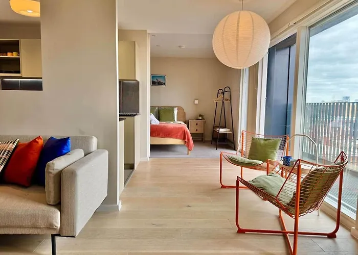 Boutique Centre Apartment, Balcony, Parking Apartament