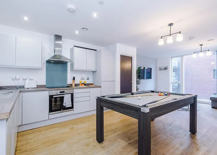 Centre, Central, Pool Table *